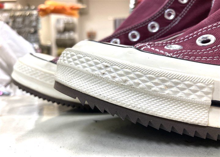 コンバースの底をこげ茶のシャークソールで補強、2
