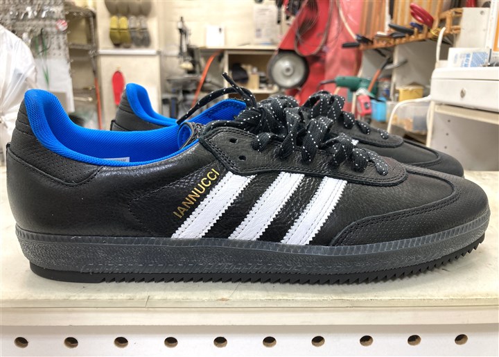 �A�f�B�_�X�̃X�j�[�J�[�̒���V���[�N�\�[���ŕ⋭�C���A4