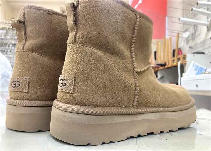 UGG�̌���u�[�c�̌���J�b�g�C���A3