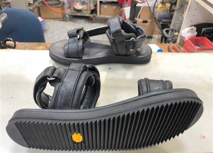 �T���_���̒���V���[�N�\�[���ɓ\��ւ��܂��A1