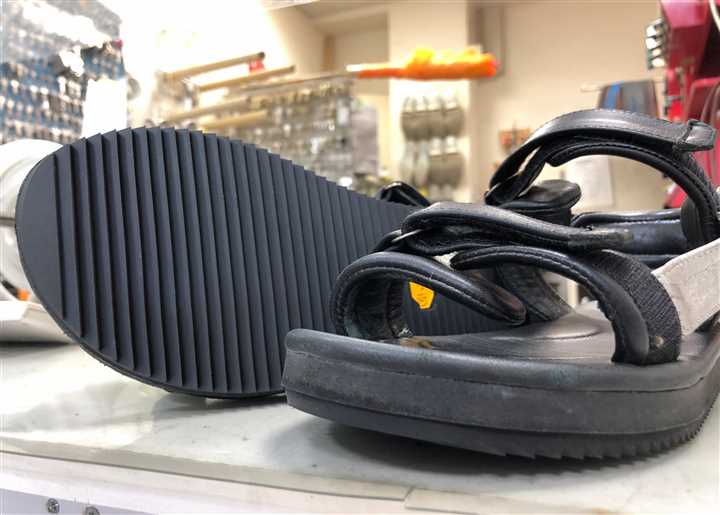 �T���_���̒���V���[�N�\�[���ɓ\��ւ��܂��A2