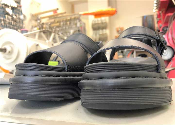 �h�N�^�[�}�[�`���̃T���_���̂ܐ�C���A2