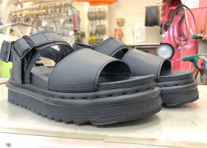 �h�N�^�[�}�[�`���̃T���_���̂ܐ�C���A3