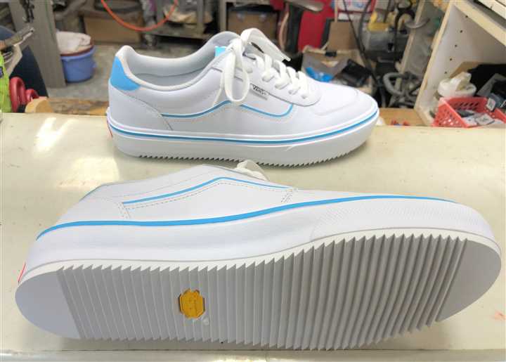 VANSの底をシャークソールで補強、1