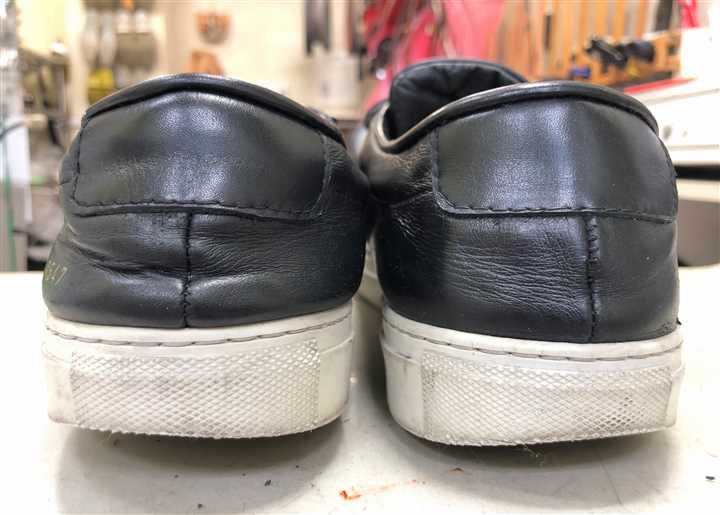 スニーカーのカカト周りの修理、1