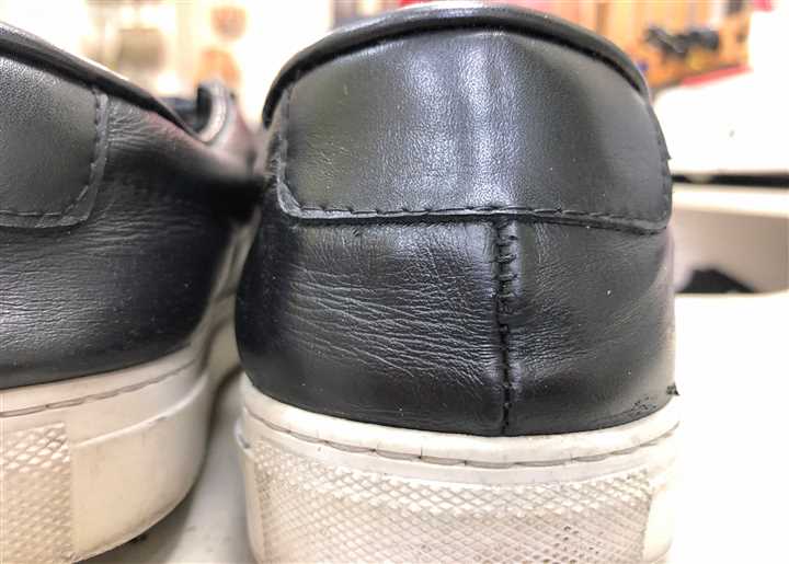 スニーカーのカカト周りの修理、2