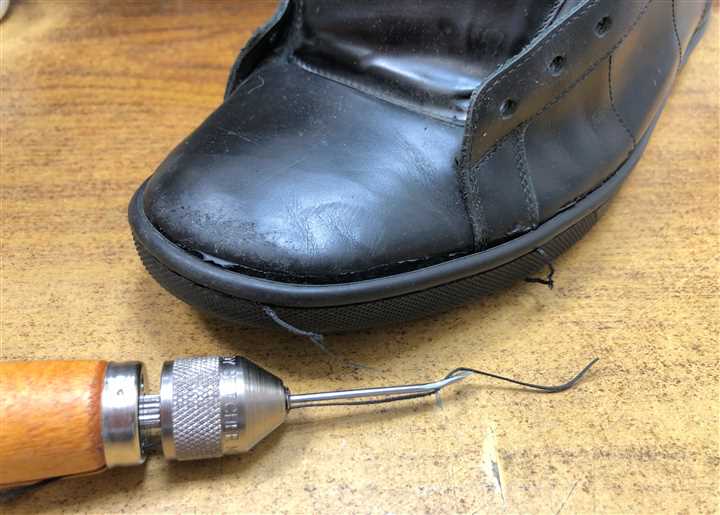 スニーカーのオパンケ縫い、1