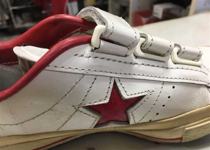 コンバースのバックル割れ修理です、2