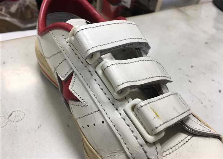 コンバースのバックル割れ修理です、4