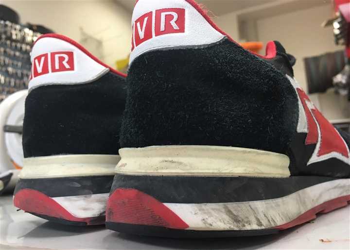 �A�g�����e�B�N�X�^�[�Y�̃X�j�[�J�[�C�������C�����������A5