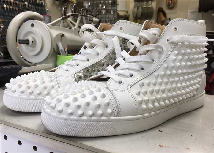 ルブタンのスニーカーはソールを保護して履きましょう、1