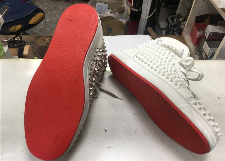 ルブタンのスニーカーはソールを保護して履きましょう、5