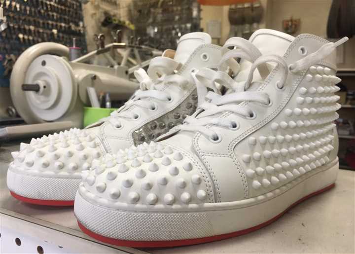 ルブタンのスニーカーはソールを保護して履きましょう、4