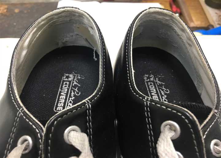 コンバースのカカト破れを革で修理します、1