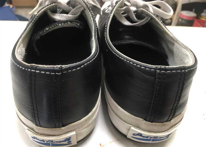 コンバースのカカト破れを革で修理します、4