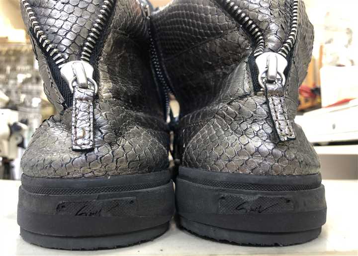 ザノッティの減りすぎたカカト修理とソール補強、3