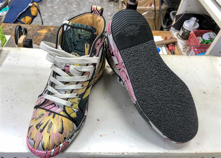 大阪でルブタンのソール補強修理、1