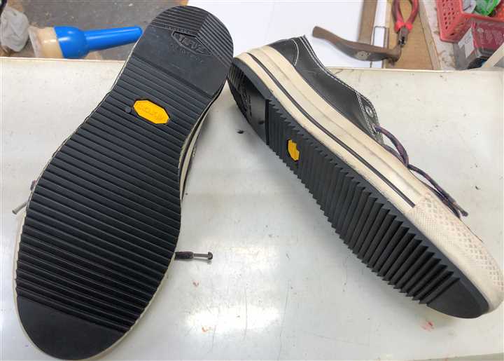 カカトの減りすぎたコンバースの修理、2