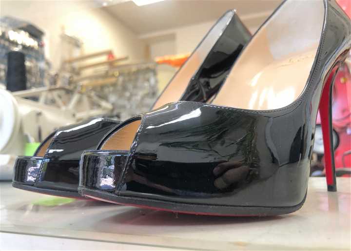 ルブタンのパンプスのソール補強、2