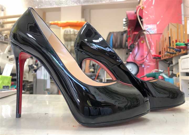 ルブタンのパンプスのソール補強、3