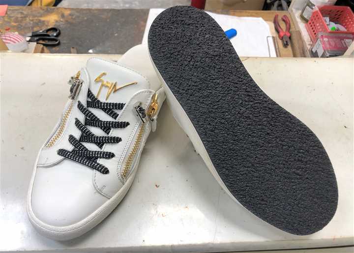 ザオッティのサンダルのソール補強、1