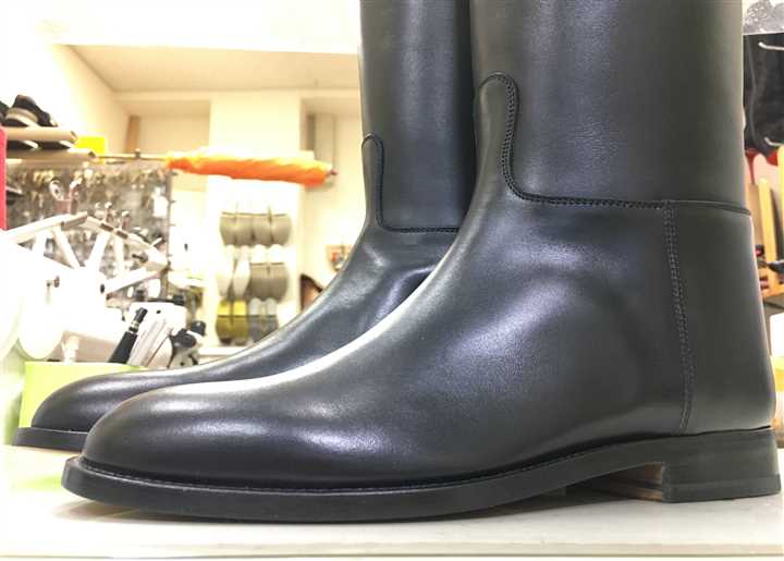 Hermes�̃u�[�c�̃S���\��A2