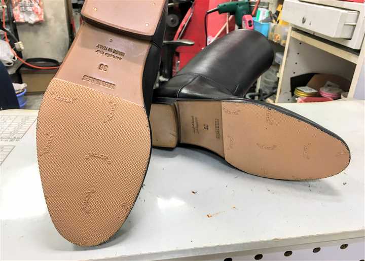 Hermes�̃u�[�c�̃S���\��A3