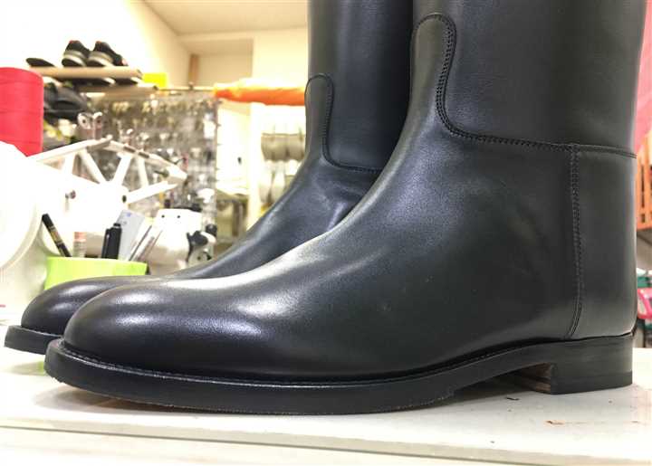 Hermes�̃u�[�c�̃S���\��A4