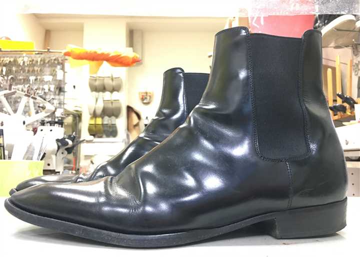 �T�����[�����̃u�[�c�̒�C���A2