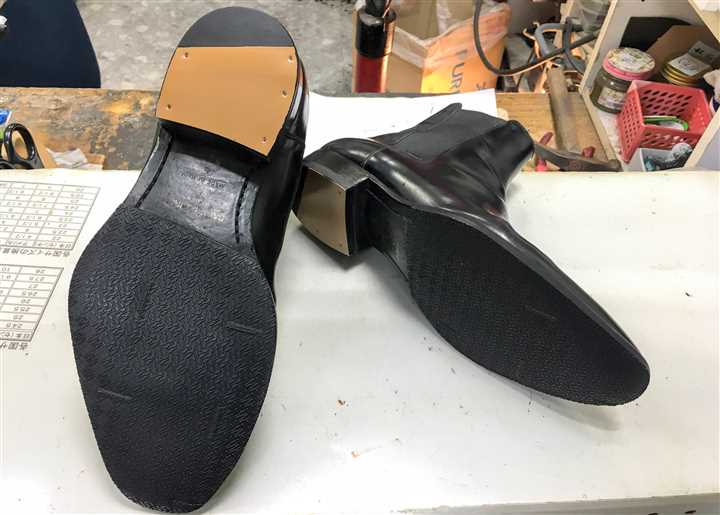 �T�����[�����̃u�[�c�̒�C���A3