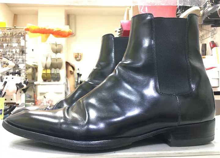 �T�����[�����̃u�[�c�̒�C���A4