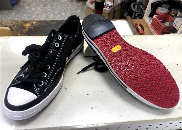 チャックテイラー×フラグメントのコラボスニーカーの底補強、2