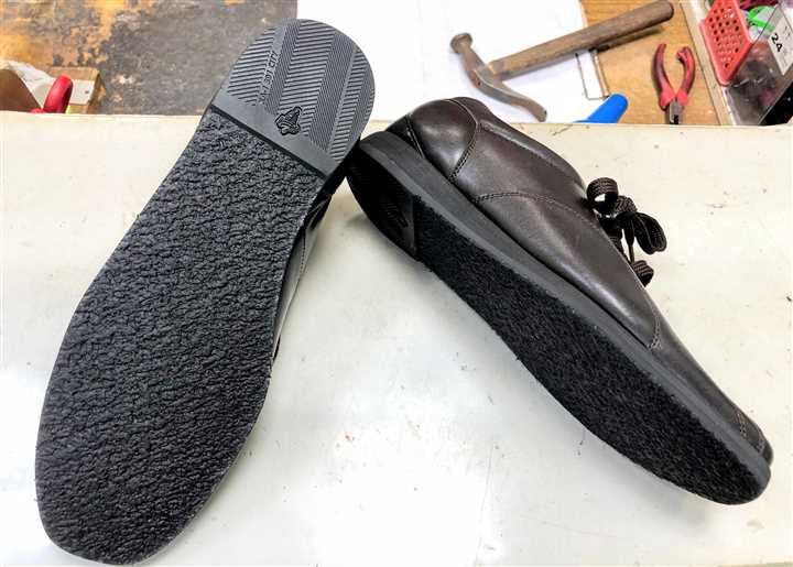 �~���E�~���E�̃X�j�[�J�[�̃I�[���\�[�������A1