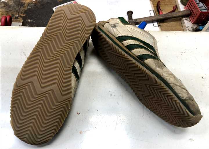 adidas�J���g���[�̃\�[���\�ւ��C���A1