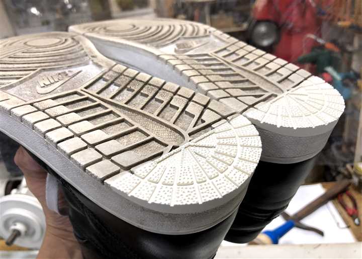 エアジョーダン1のカカトを似た材料で修理、1