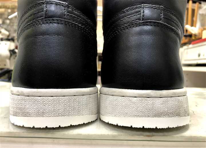 エアジョーダン1のカカトを似た材料で修理、3