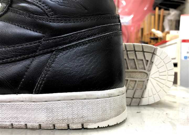 エアジョーダン1のカカトを似た材料で修理、4