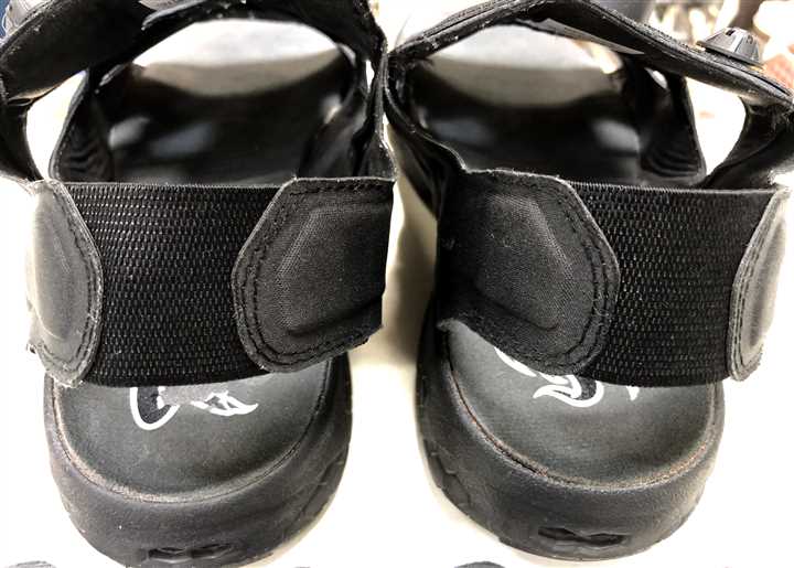 リーボックのサンダルバックバンド交換修理、1