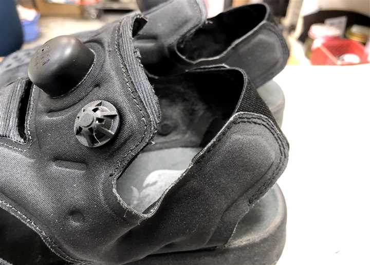 リーボックのサンダルバックバンド交換修理、3