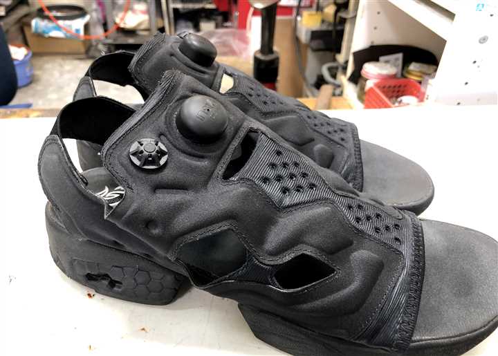 リーボックのサンダルバックバンド交換修理、4