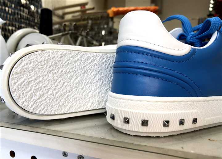 VALENTINO�̃X�j�[�J�[�\�[���C���A3