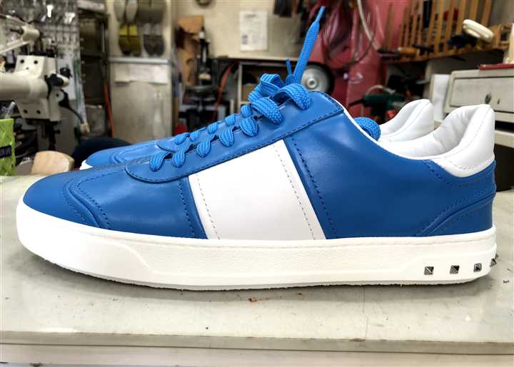 VALENTINO�̃X�j�[�J�[�\�[���C���A4