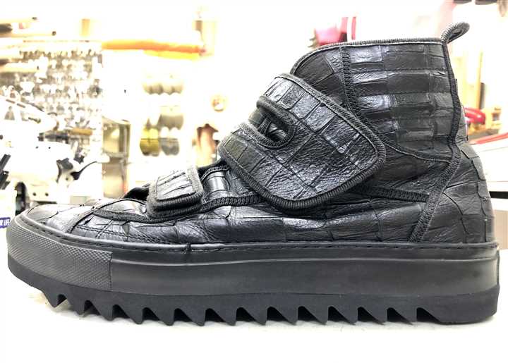 ���t�E�V�����Y�̃X�j�[�J�[���V���[�N�\�[���ŕ⋭�A4