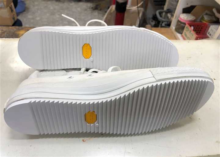 コンバースの底をシャークソールで補強、1
