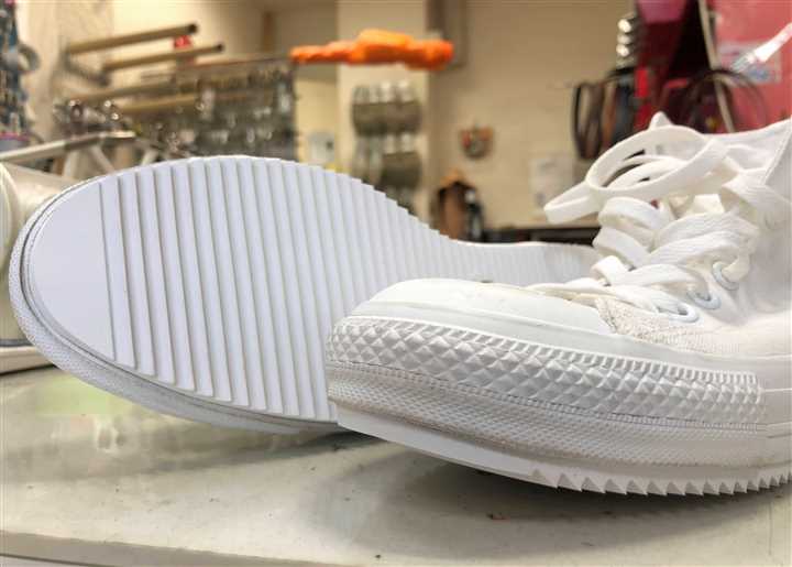 コンバースの底をシャークソールで補強、3