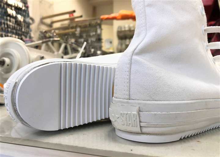 コンバースの底をシャークソールで補強、4