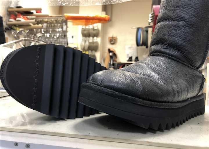 UGG�̃��[�g���u�[�c�Ɍ��^�V���[�N�\�[���⋭�A2