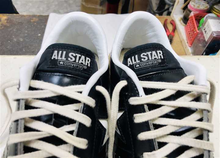 コンバースのカカト内側貼替え修理、1