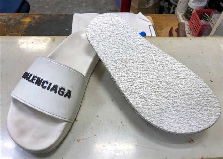 �o�����V�A�K�̃T���_���⋭�C���A1